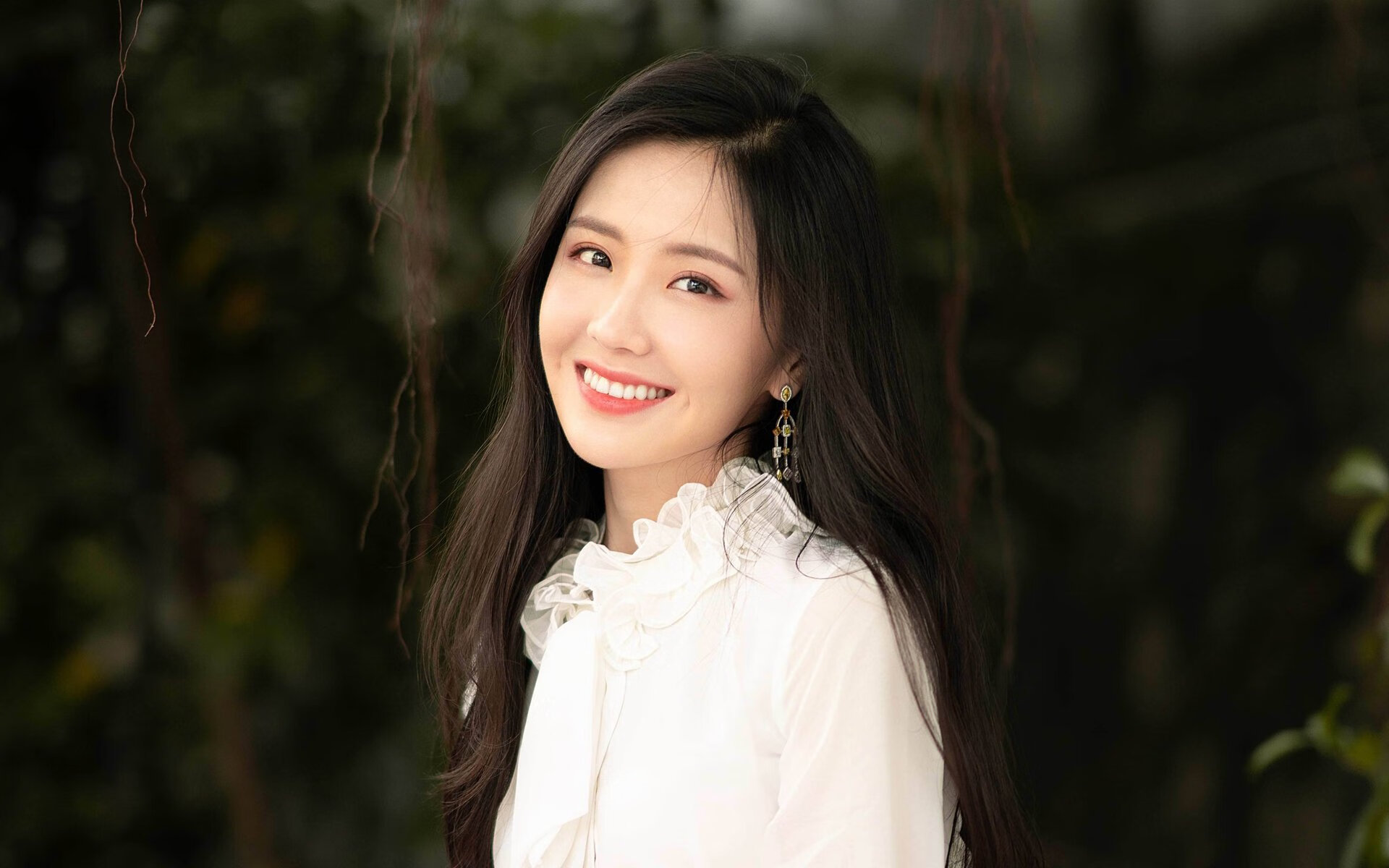场馆照明系统全面升级保障夜场比赛清晰呈现，室内场馆照明亮度标准