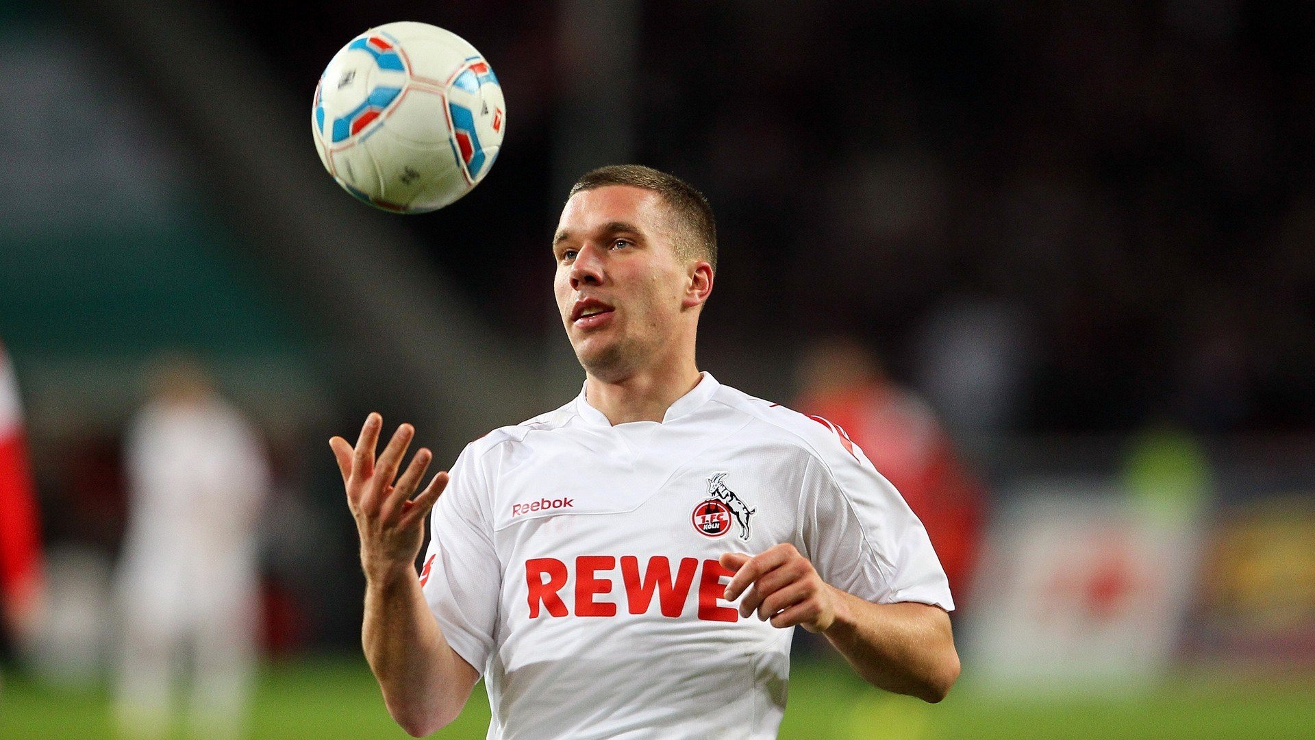 “足协公布2025年度最佳球员名单”，足坛20年最佳